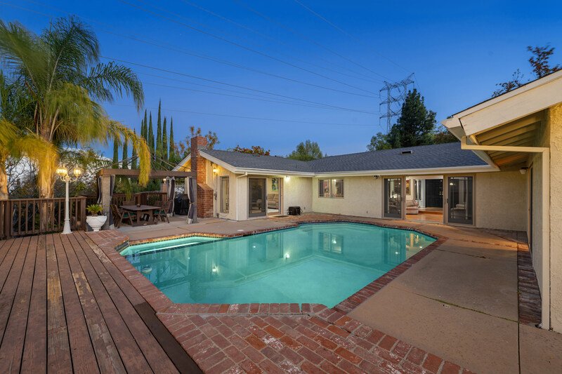 casa-con-alberca-noche